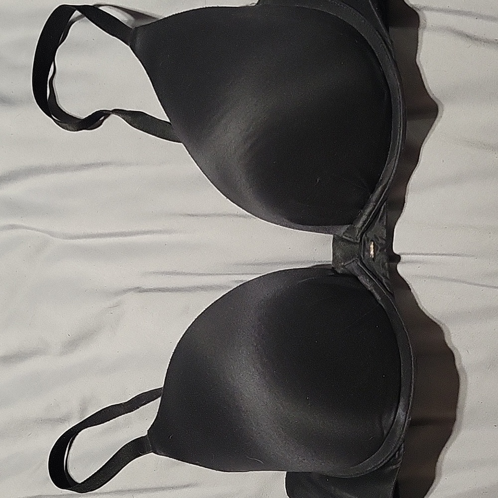 Victoria's Secret plunge black 36D bra